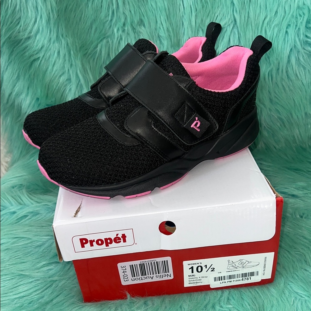 Like New InBox Prop’et Women's Stability X Strap Shoe, Black/Berry, 10.5 M